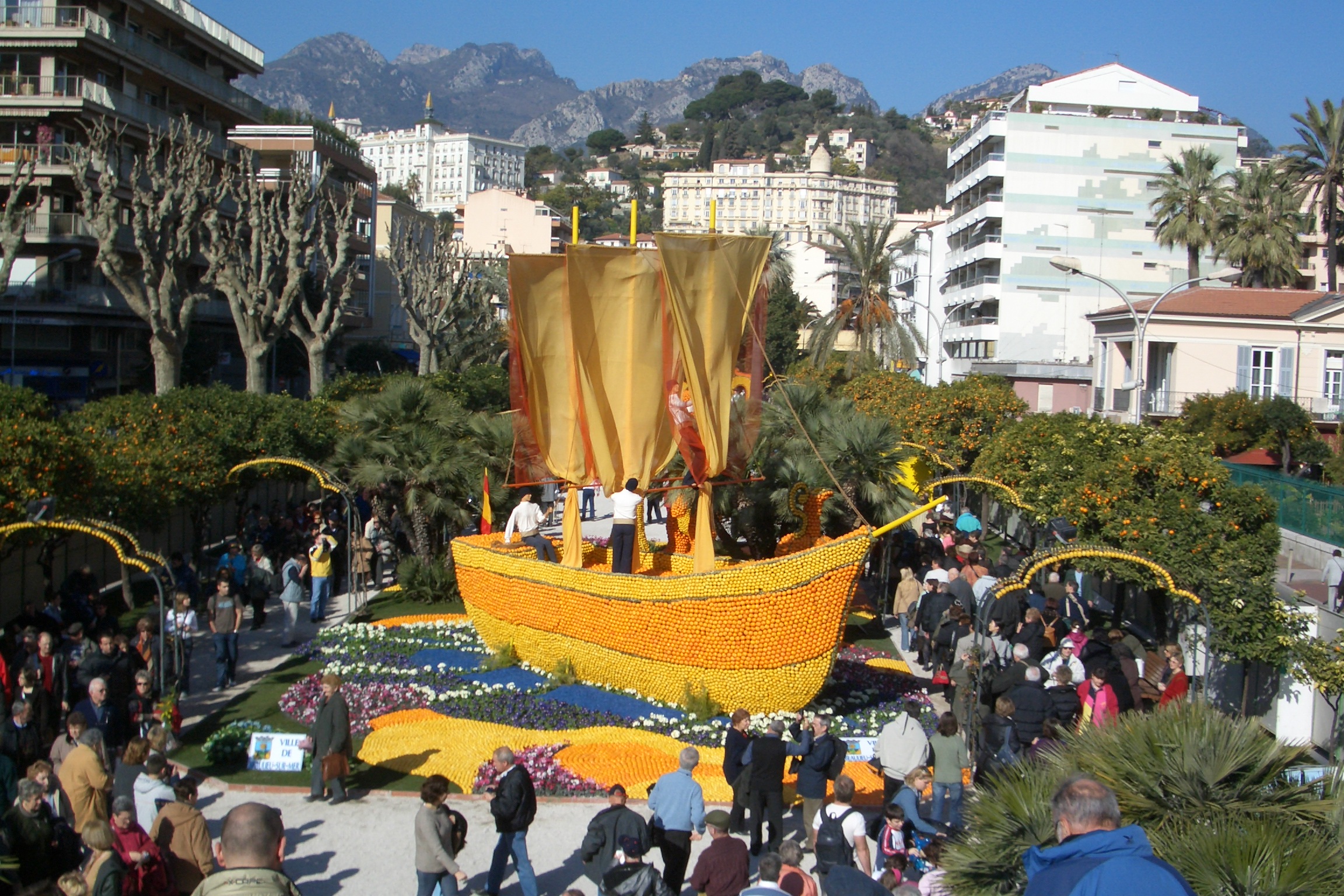 Menton ship